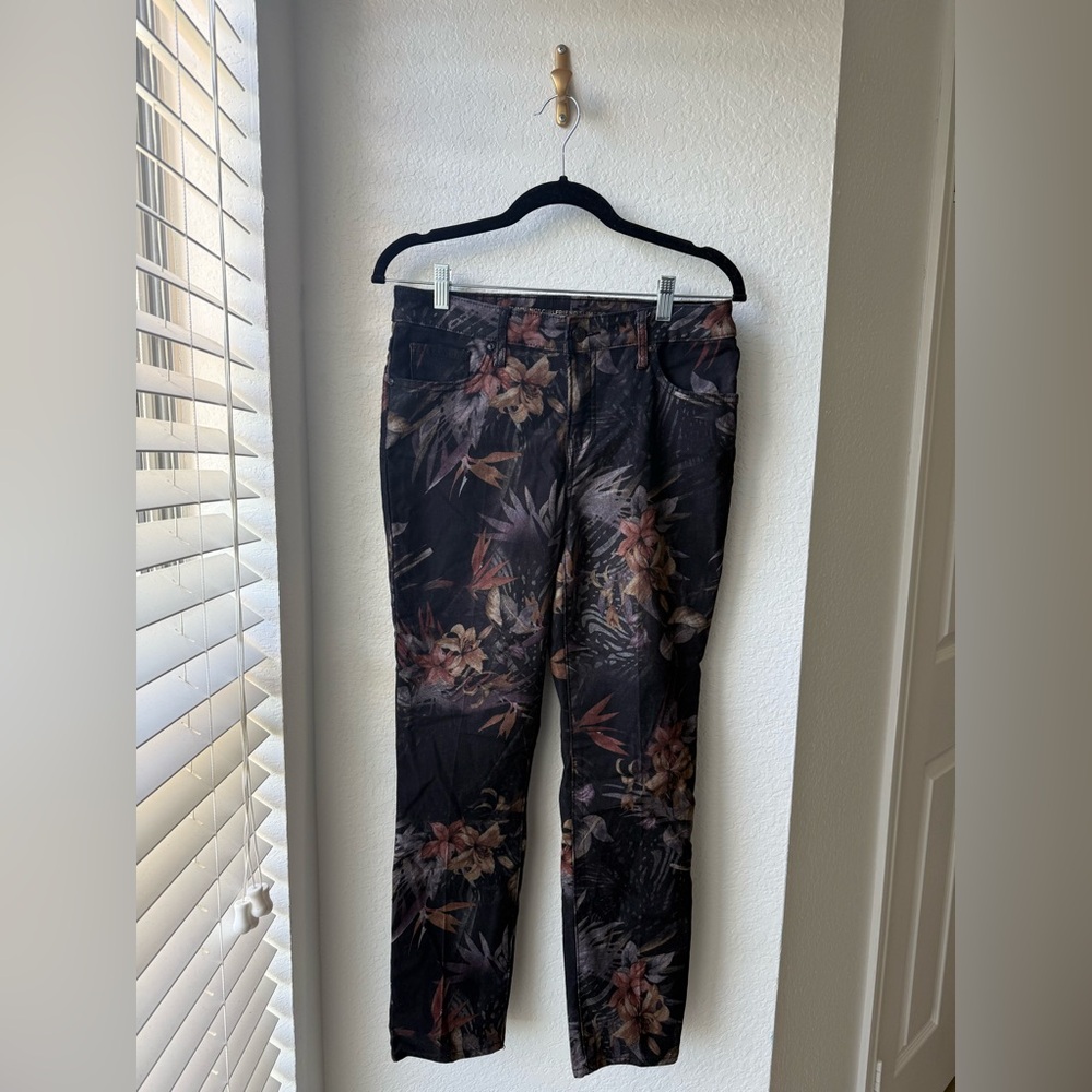 CHICO’S SO SLIMMING BLACK BOTANICAL GIRLFRIEND SLIM LEG ANKLE PANTS SIZE 4 NWOT